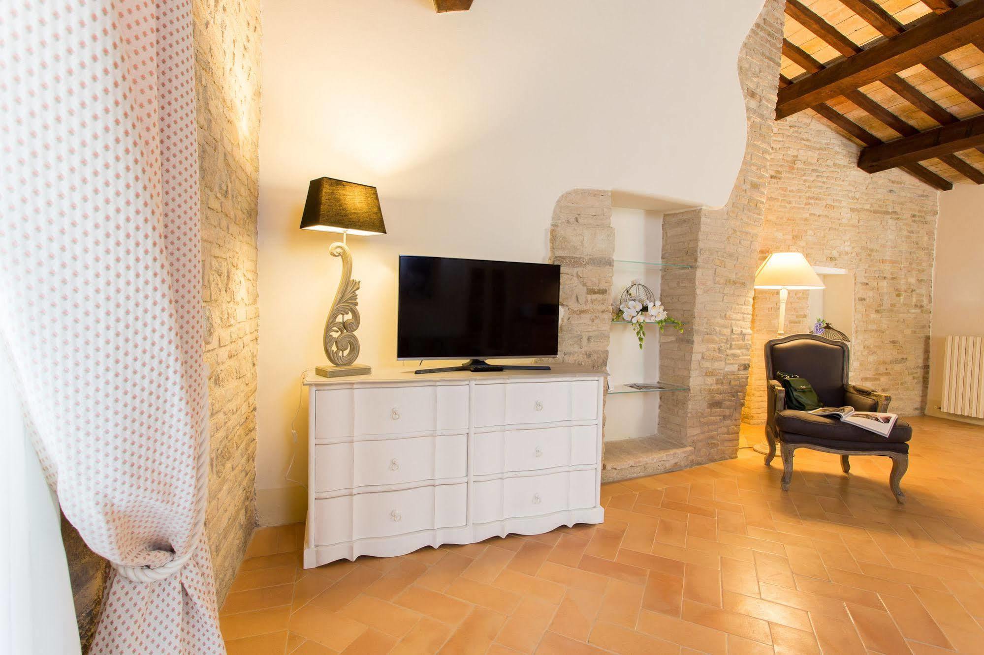 Palazzo Gentili Apartment ซาน เซเวริโน มาร์เค ภายนอก รูปภาพ