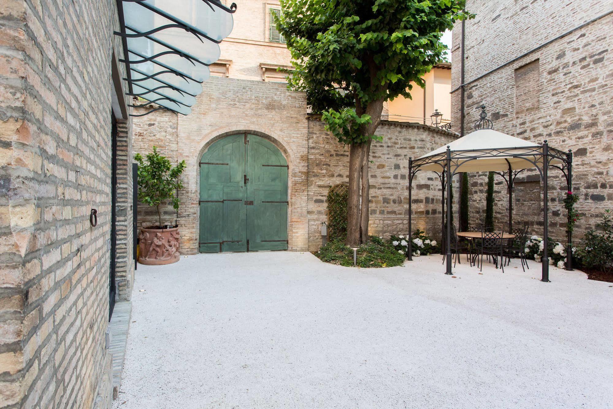 Palazzo Gentili Apartment ซาน เซเวริโน มาร์เค ภายนอก รูปภาพ