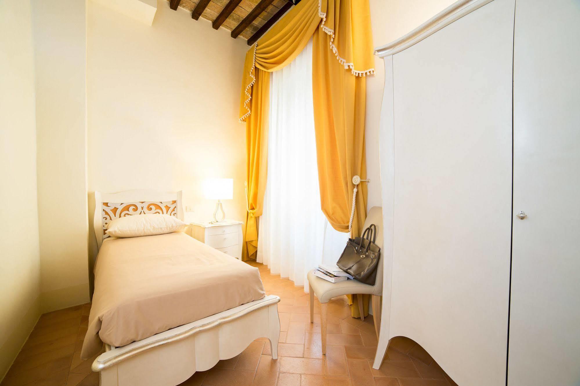 Palazzo Gentili Apartment ซาน เซเวริโน มาร์เค ภายนอก รูปภาพ
